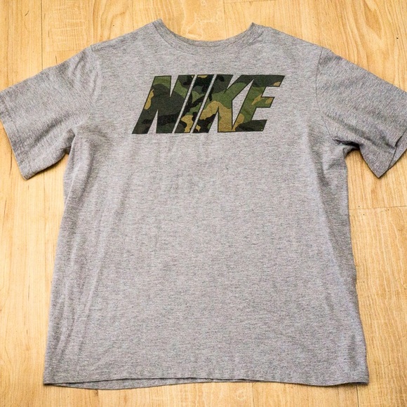 nike grey camo t shirt